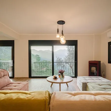 The Ridgehouse Apartment